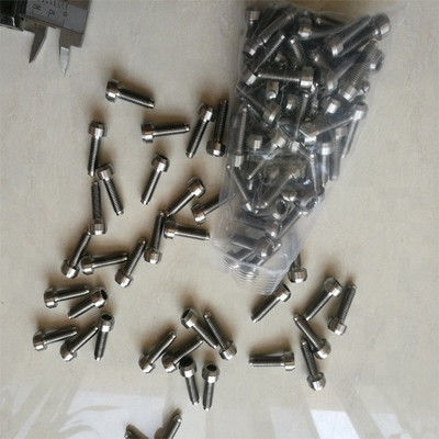 Fácil de instalar y duradero M7 * 24mm Titanio tornillos de borde dividido para el acabado natural estándar BBS DIN